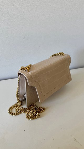 Bolso bandolera blanco efecto cocodrilo