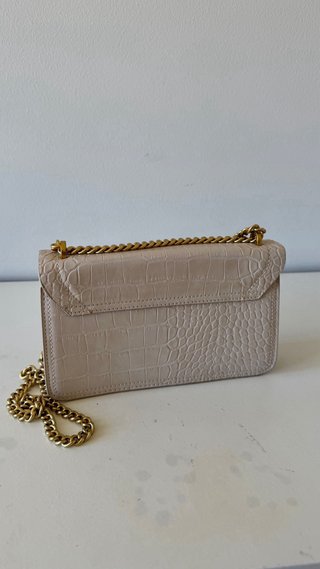 Bolso bandolera blanco efecto cocodrilo