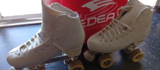 Patines de cuero blancos