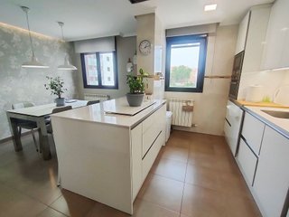 Piso en venta en Portillejo - Valdegastea en Logroño