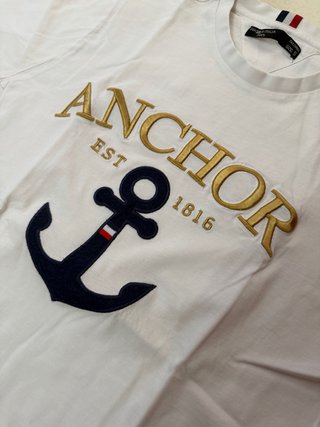 Maglietta bianca con ancora e scritta ANCHOR