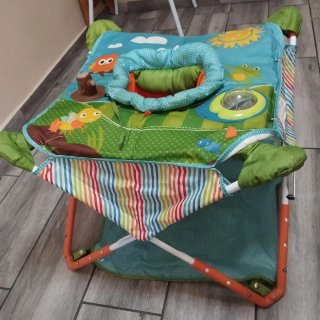 Trampolín para bebés con actividades