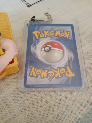 Figure Pokemon + Carta Pokemon