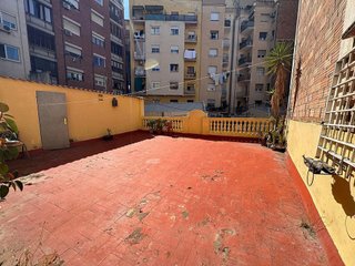 Chalet en venta en El Camp de l'Arpa del Clot en Barcelona