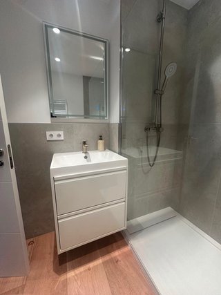 Mueble lavabo y espejo baño