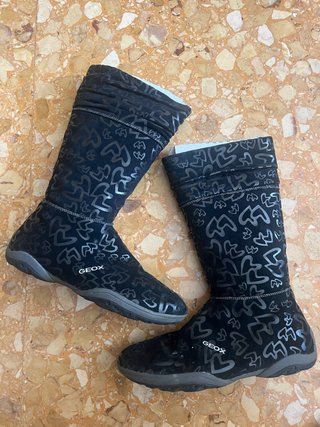 Botas Geox negras con dibujos