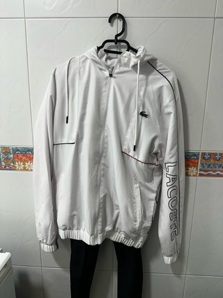 Chaqueta deportiva Lacoste blanca y negra