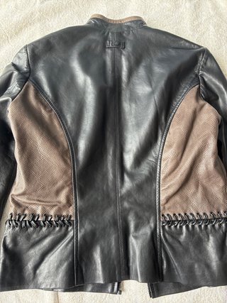 Chaqueta de cuero con detalles