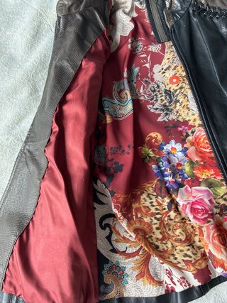 Chaqueta de cuero con detalles