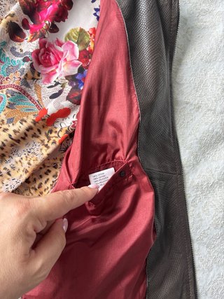Chaqueta de cuero con detalles