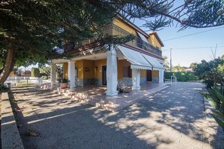 Chalet en venta en Las Bayas en Elche