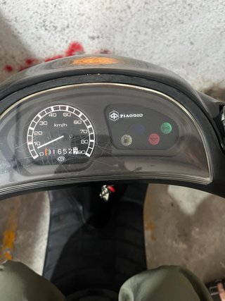 Piaggio Zip Scooter Negra