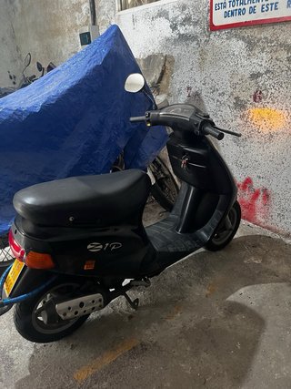 Piaggio Zip Scooter Negra