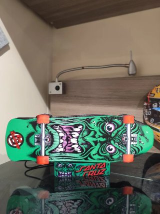 Lámpara Skateboard Santa Cruz Monstruo Verde
