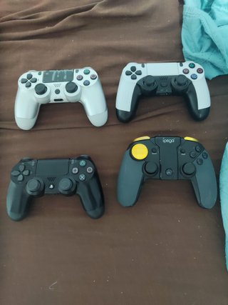 Lote Videojuegos PS3 y mandos. También hago cambio