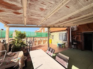 Casa adosada en venta en Yeles