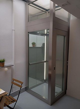 Casa adosada en venta en Centre en Rubí