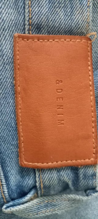 Pantalones vaqueros mujer con tachuelas