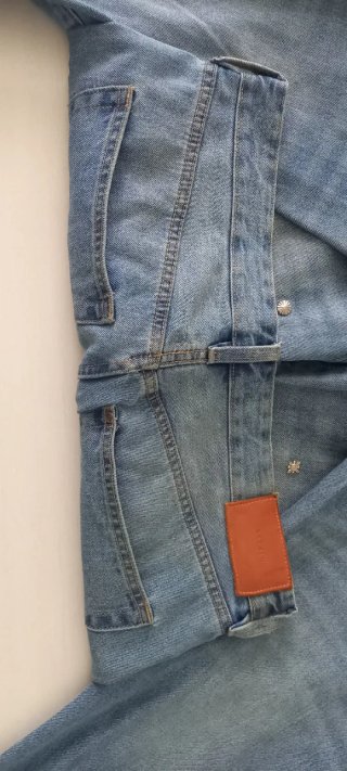 Pantalones vaqueros mujer con tachuelas