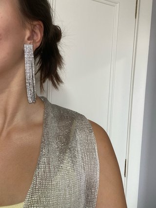 Pendientes largos con brillos para fiesta