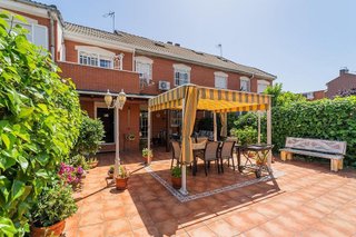 Casa adosada en venta en Las Américas en Parla