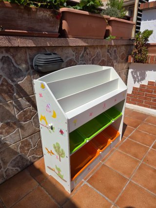 Estantería infantil Montessori con cubos