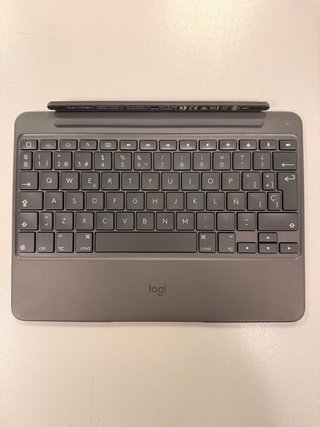 Teclado Logitech Slim Combo iPad 5ª/6ª Gen