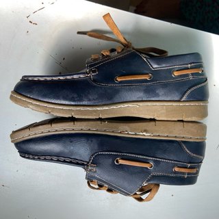 Zapatos náuticos azul marino con cordones