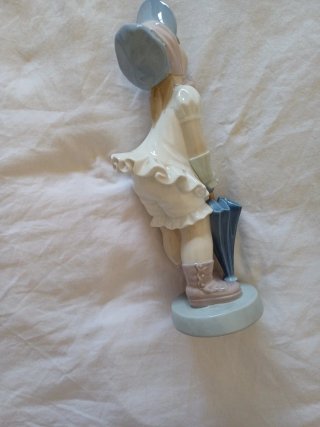 Figura porcelana Lladro niña paraguas