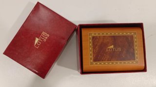 CAJA EXPOSITORA LOTUS ORO PARA RELOJES