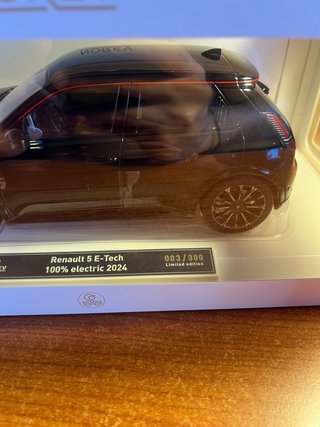 Renault 5 E-Tech 2024 1/18 Norev