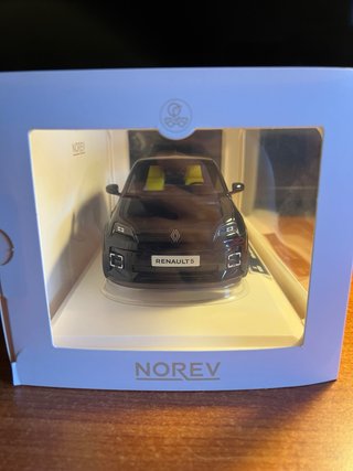 Renault 5 E-Tech 2024 1/18 Norev