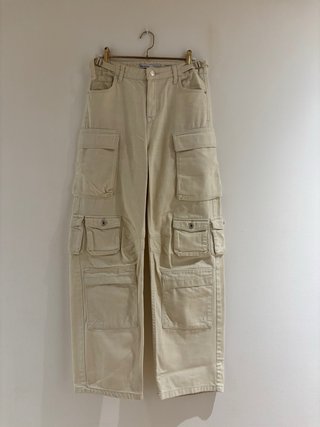Pantalón cargo beige mujer