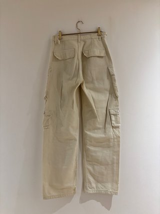 Pantalón cargo beige mujer