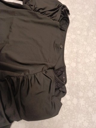 Camiseta negra manga larga encaje