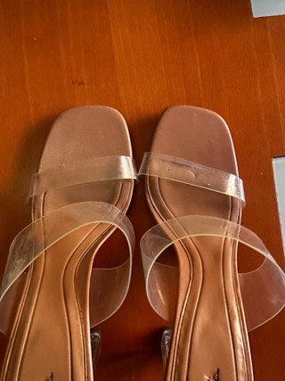 Tacones transparentes de tiras beige/rosa