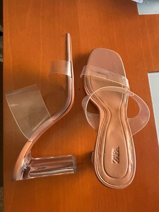 Tacones transparentes de tiras beige/rosa