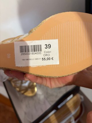 Sandalias cuña Lazarey doradas sin usar Talla 39