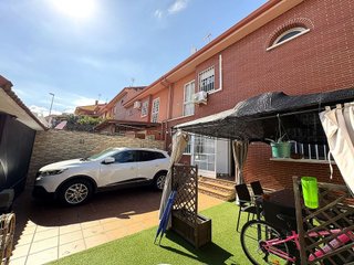 Casa adosada en venta en Loeches