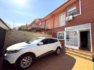 Casa adosada en venta en Loeches