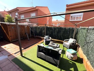 Casa adosada en venta en Loeches
