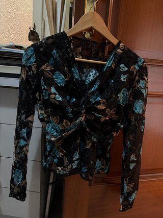 Cuerpo de fiesta floral negro y azul