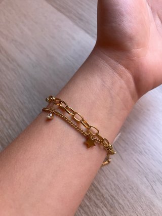 Pulsera chapada en oro con dijes nueva a estrenar.