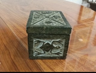 Caja de piedra decorativa