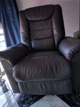 Sillón reclinable de piel negro