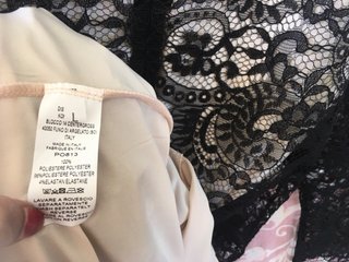 Vestito pizzo nero con scollo incrocio con nappine