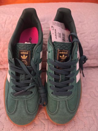 Lote 2 paia di scarpe adidas Gazelle e Campus