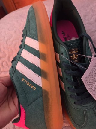 Lote 2 paia di scarpe adidas Gazelle e Campus