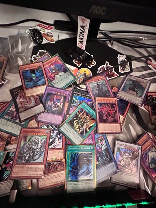 Lotto di carte Yu-Gi-Oh! +800 + 50 speciali