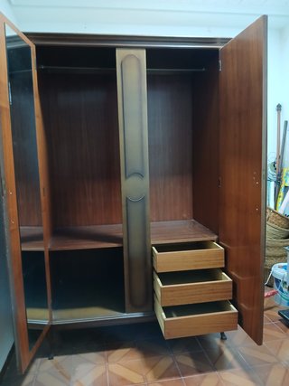 Armario vintage de madera